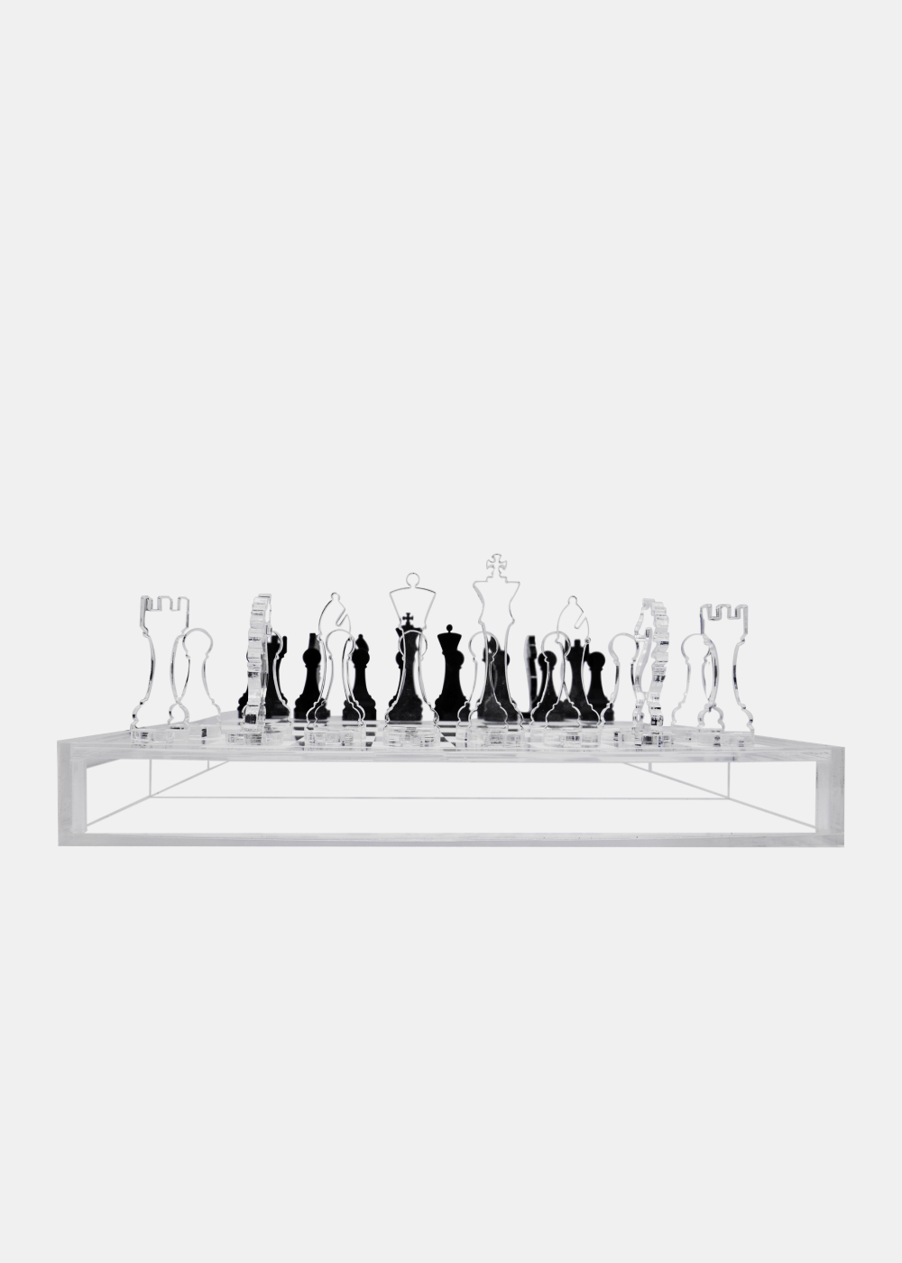 Tabuleiro de xadrez com peças de xadrez colocadas em um fundo preto  isolado, Banco de Video - Envato Elements