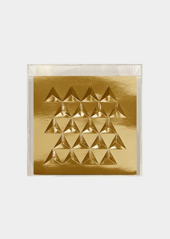 Quadro-de-Acrilico-Triangulos-Dourados-20x20cm-da-marca-MFBarros