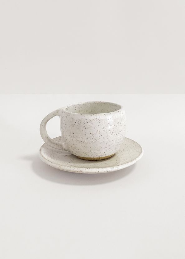 Xicara-de-Cafe-e-Pires-Branco-Yuki-de-Ceramica-da-Marca-Ceramica-e-Cia
