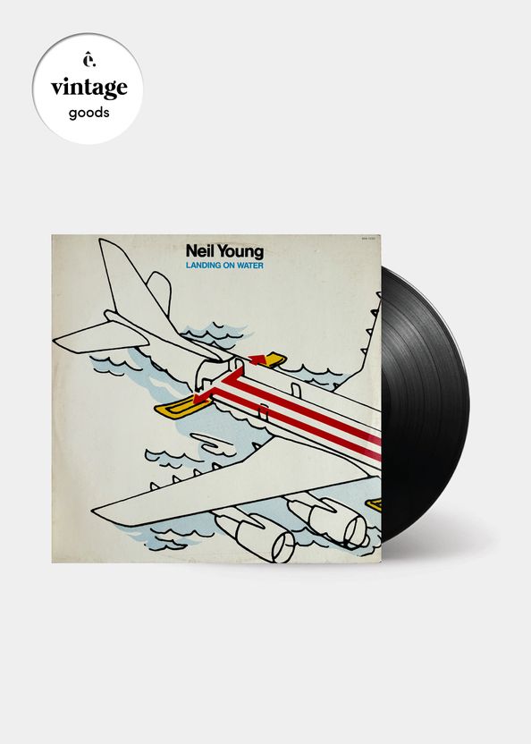 Disco-de-Vinil-Neil-Young---Landing-On-Water-da-e.-Curates-Grooves